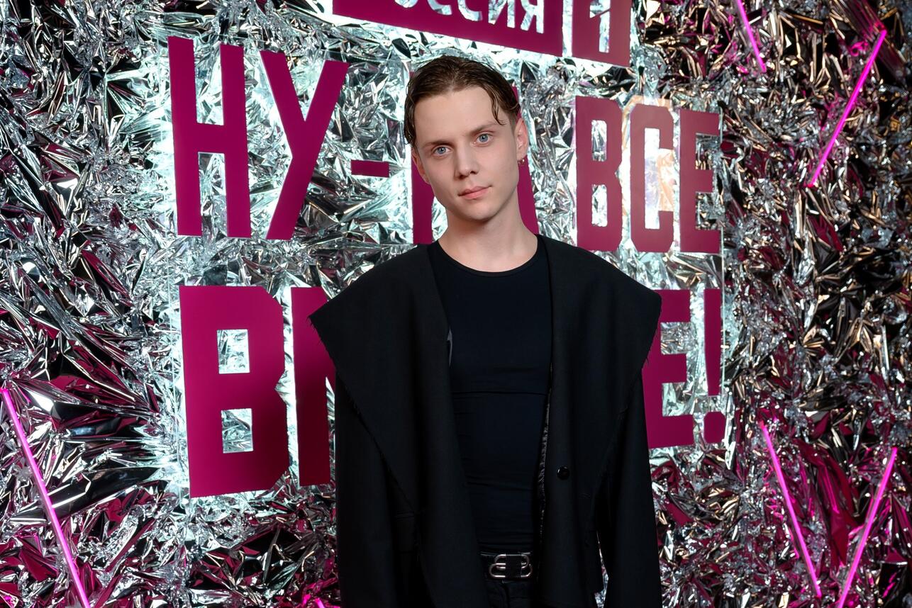 Ваня Дмитриенко продолжает петь на улице, несмотря на статус: «Очень раскрепощает»