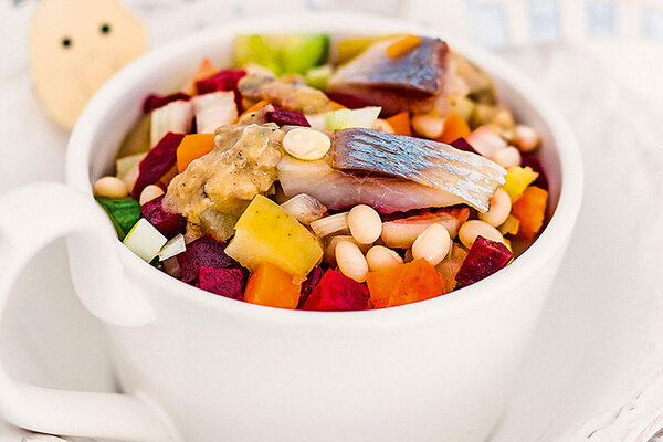 Рецепты от Юлии Высоцкой: винегрет с анчоусами, полезная закуска вместо селедки под шубой и рис для оптимистов