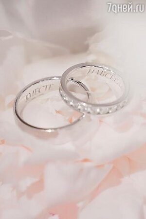 Обручальный кольца Анастасии Макеевой и ее мужа