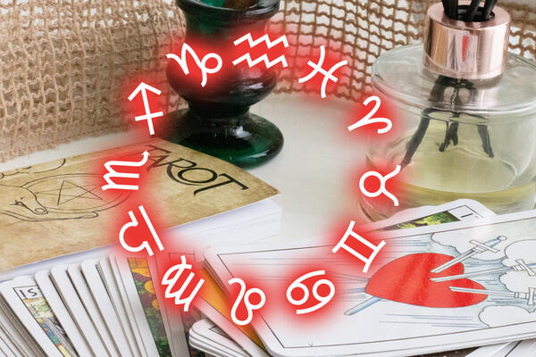 Львы сорвут куш, а Скорпионов ждет кресло босса: таро-прогноз на 21 — 31 марта для всех знаков зодиака