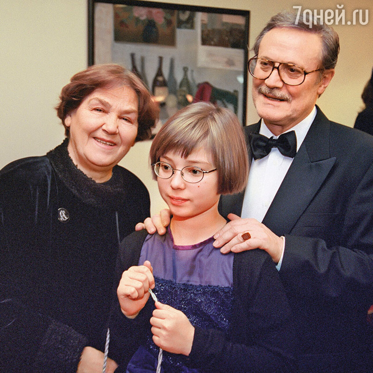 Ольга Николаевна и Юрий Мефодьевич Соломины с внучкой