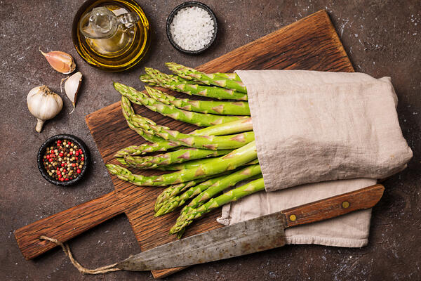 Зеленая спаржа: чем полезна и как ее приготовить для детей
