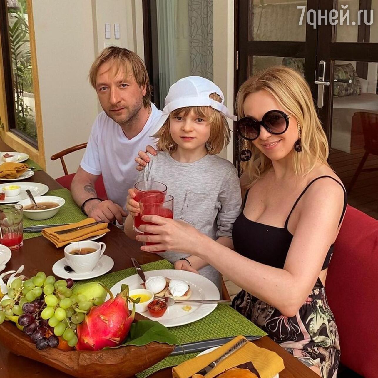 Яна Рудковская с мужем и сыном Сашей
