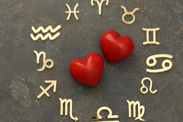 Астролог Барлова посулила любовные приключения двум знакам зодиака на рабочей неделе