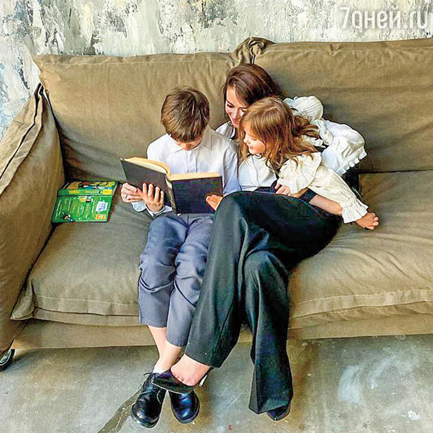 Марина Александрова с сыном Андреем и дочкой Катей Марина Александрова с сыном Андреем и дочкой Катей