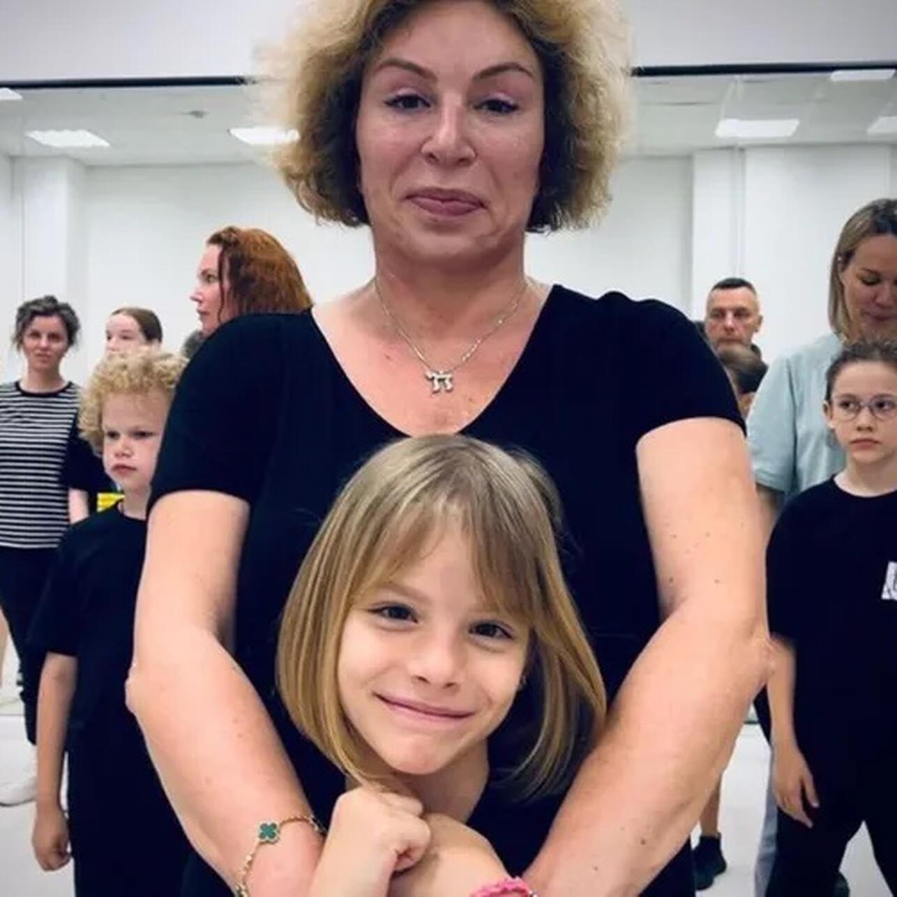 Мама Тимати с внучкой Алисой
