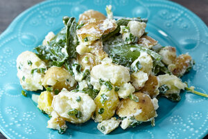 Весенный салат из молодого картофеля: рецепт от Александра Бельковича