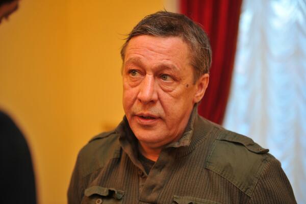 Стало известно, где сейчас живет Ефремов — не с женой