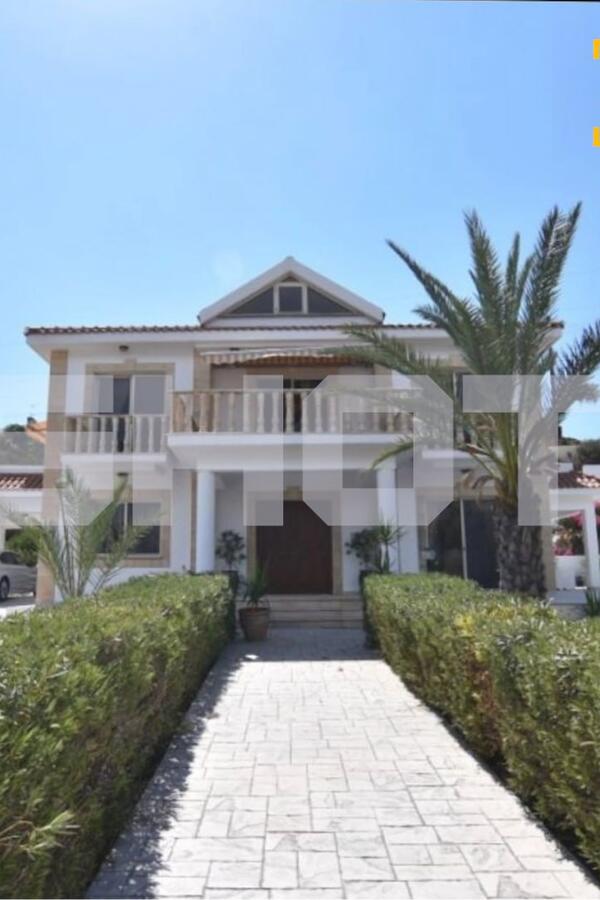 Дешевая мебель и комната для прислуги: как выглядит вилла Реввы за 100 миллионов