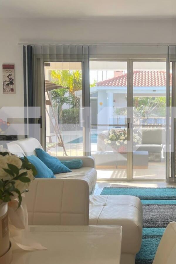 Дешевая мебель и комната для прислуги: как выглядит вилла Реввы за 100 миллионов