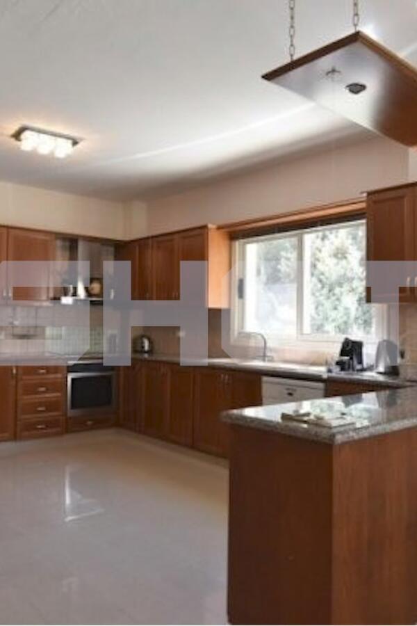 Дешевая мебель и комната для прислуги: как выглядит вилла Реввы за 100 миллионов