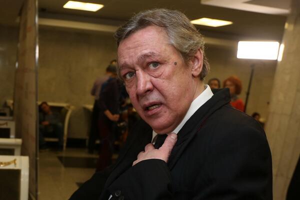 Несчастная жена и психические аномалии: Ефремов потребовал смягчить его наказание