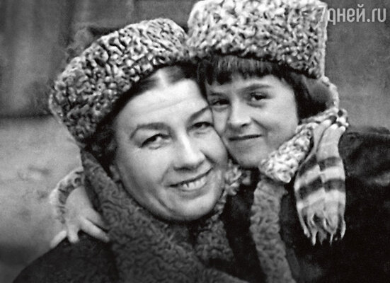 Маргарита Крюкова: «Я заплакала, мы обнялись, и с тех пор Русланова навсегда стала не второй, а единственной, настоящей моей мамой»