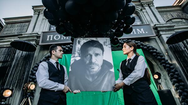 Павла Деревянко отменили и закопали в трейлере «Конец Славы»