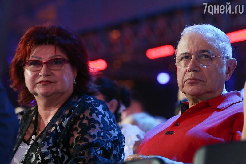 Евгений Петросян официально развелся с Еленой Степаненко