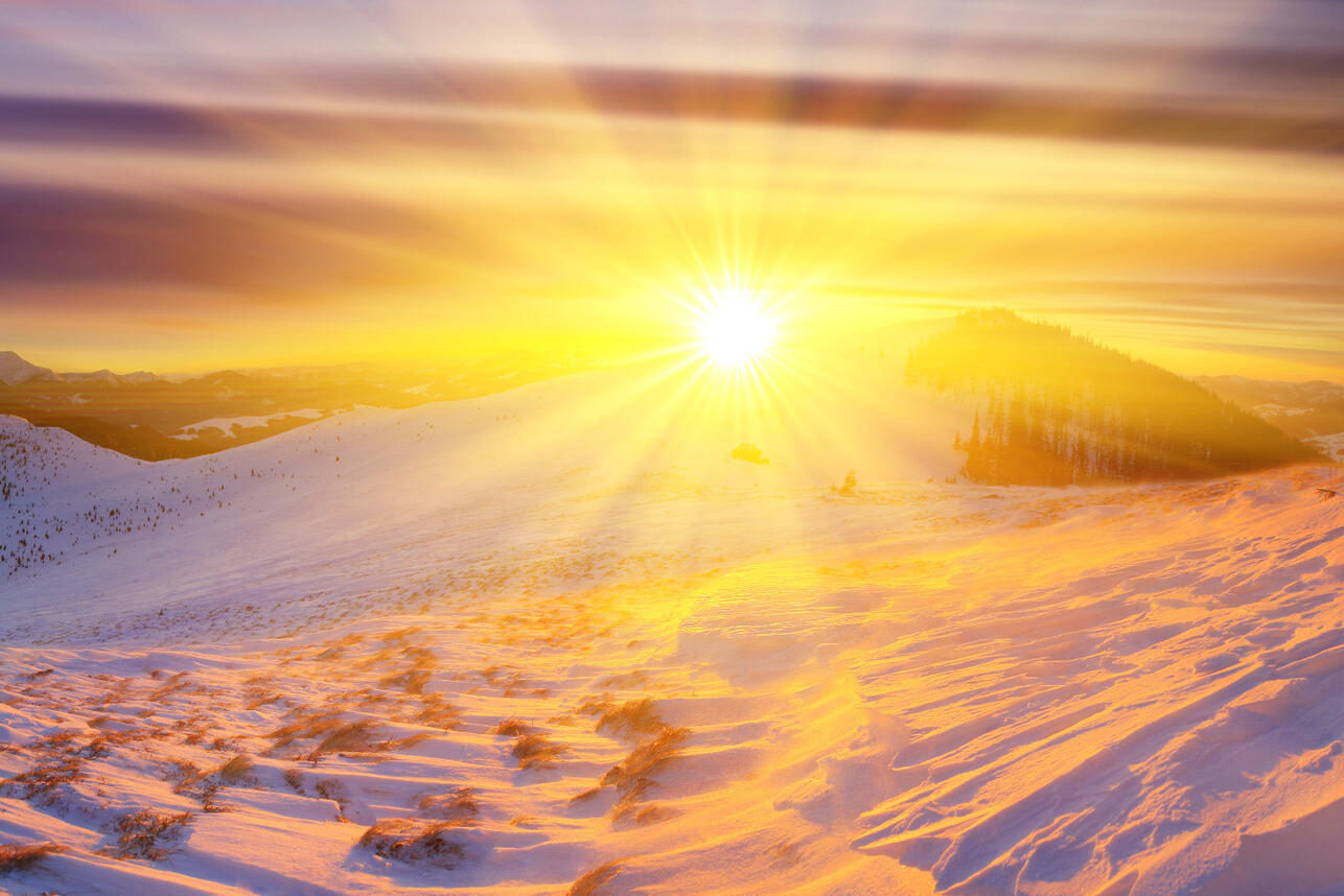 Солнце зимою слова. Зима солнце. Зимнее солнцестояние. Солнечная зима. Яркое солнце зимой.