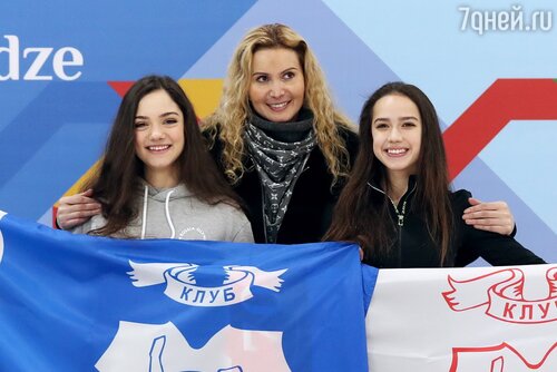 Евгения Медведева и Алина Загитова с тренером Этери Тутберидзе