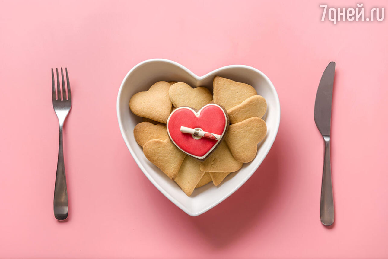 Предложение любви и сердца с помощью печенья с предсказанием