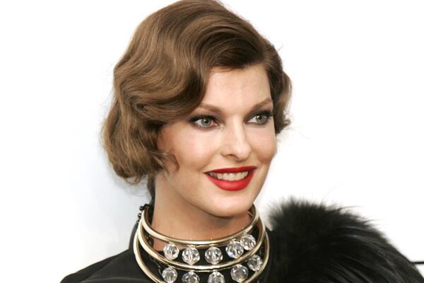 Линда Евангелиста получила первую модельную работу после неудачной пластической операции