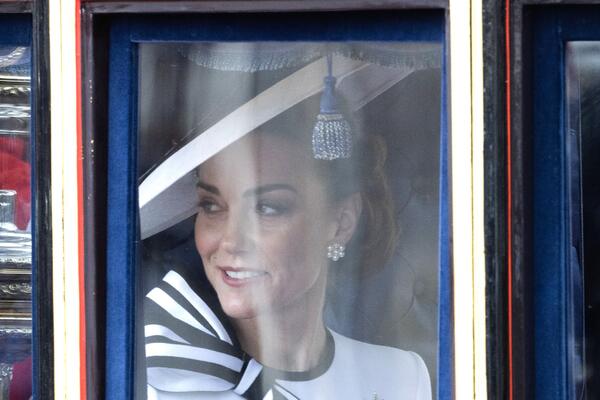 «Рухнул потолок старого дома»: на Кейт Миддлтон посыпались проклятия