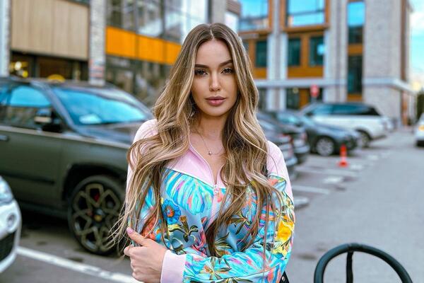 Захватила паспорт, а детей оставила: Костенко сбежала от Тарасова в другую страну