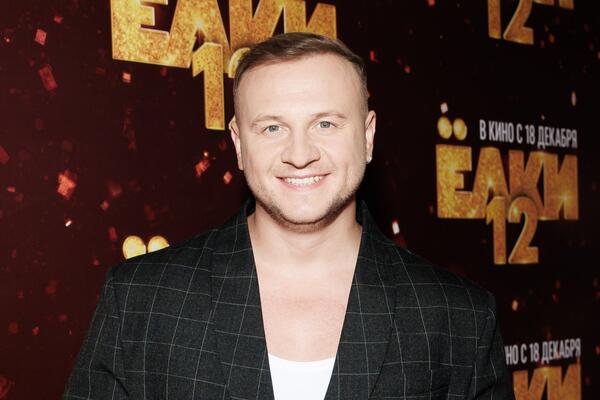 Журавлев с женой, Нагиев в косухе и другие звезды на премьере фильма «Ёлки»