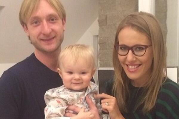 Собчак покажет дом Рудковской и Плющенко