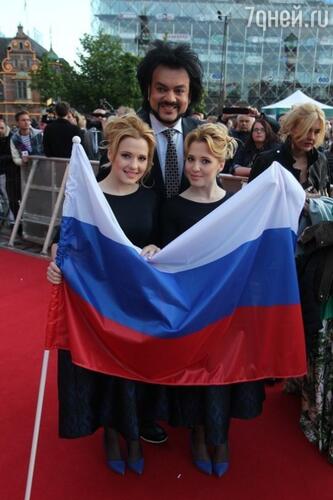 Сестры Толмачевы с Филиппом Киркоровым