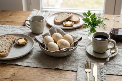 Как покрасить яйца кофе: пошаговый гайд по окрашиванию без химии