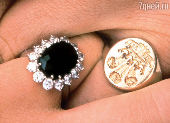 Про кольца, которые приглядела для их помолвки королева, Диана говорила: «Я бы никогда не выбрала такую безвкусицу» 