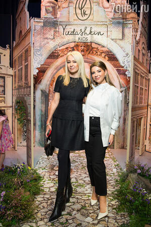 Яна Рудковская и Галина Юдашкина