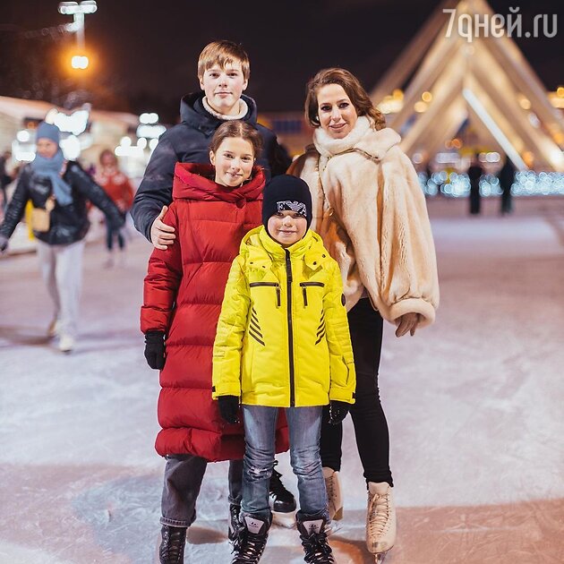 Юлия Барановская с детьми — фото