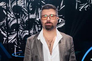«Я здесь сегодня козел отпущения?!» Чумаков поспорил с Лазаревым на шоу «Ну-ка, все вместе! Хором!»