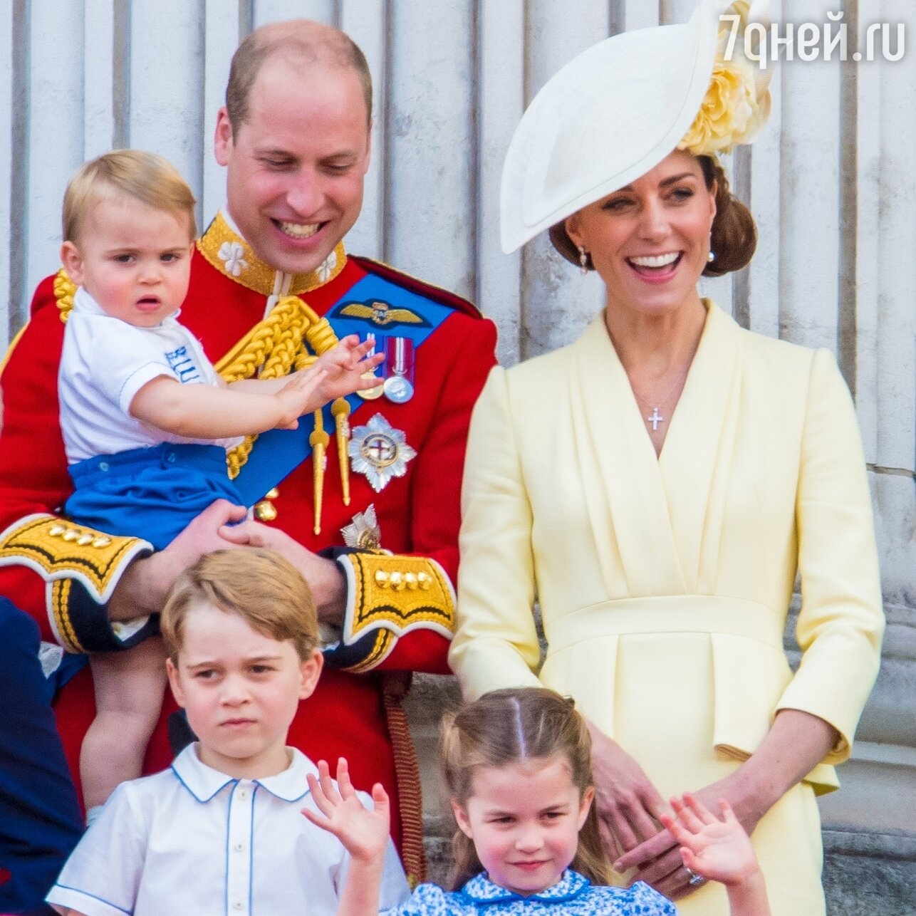 Кейт Миддлтон и принц Уиляьм с детьми - фото