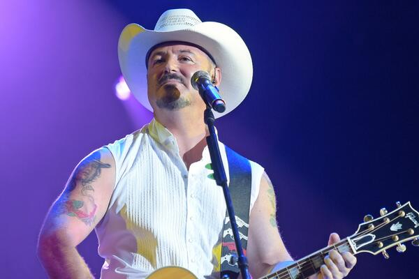 Максим Леонидов приглашает в «Известия Hall»