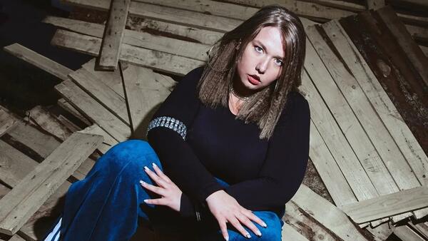 Алена Швиденкова в проекте «Твоя красота. Районы»