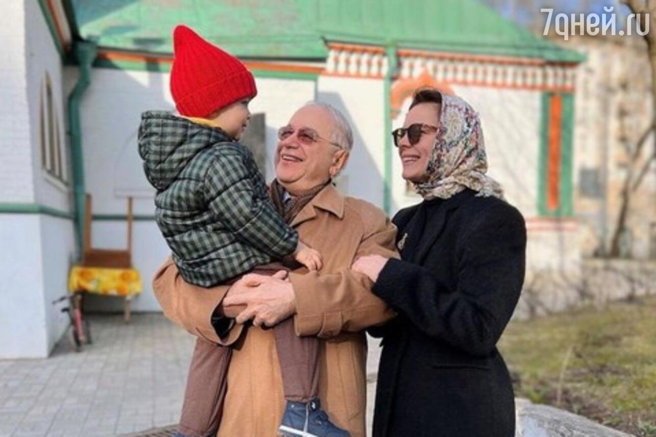 Евгений Петросян и Татьяна Брухунова с сыном