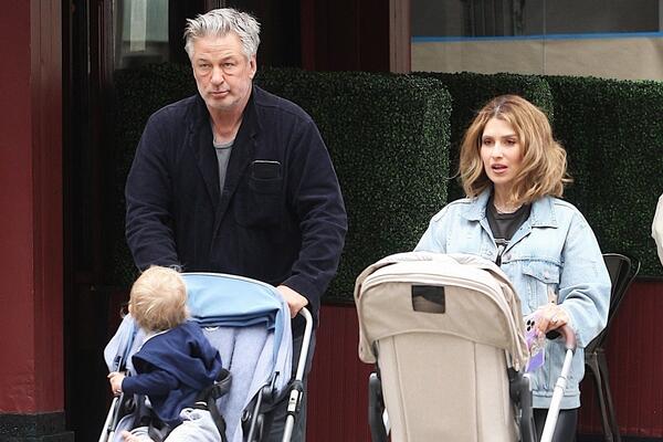 Уже восьмой! В Сети появилось первое фото ребенка Алека Болдуина