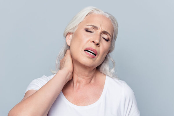 Вдовий горб: откуда он берется и как от него избавиться