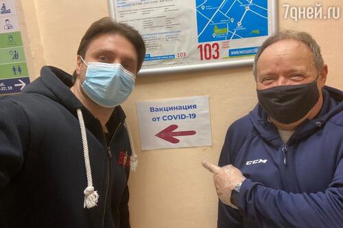 Эдгард Запашный и Алексей Маклаков пришли на прививку вместе