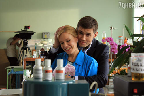Мария Куликова и Семен Шкаликов в сериале «Парфюмерша»