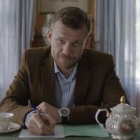 От «пацанов» к Пушкину: почему стоит посмотреть новую комедию «Великий и могучий»