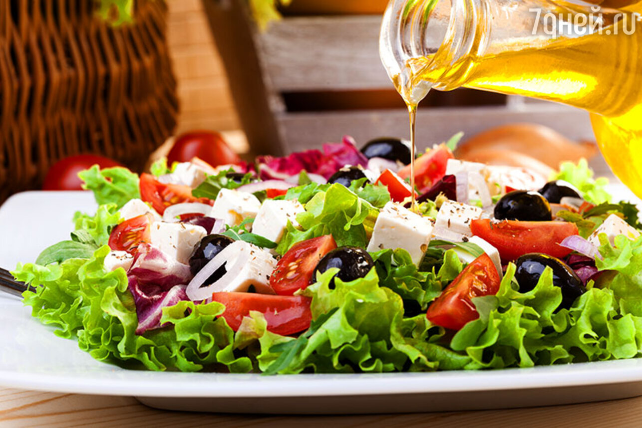 Греческий салат с оливковым маслом