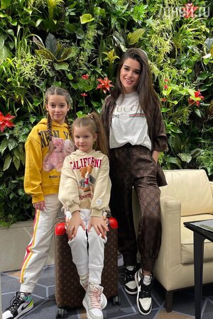 Ксения Бородина с дочерьми - фото