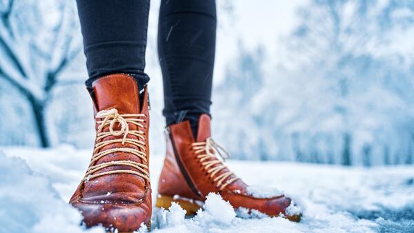 Долой грязь и реагенты: как ухаживать за обувью зимой
