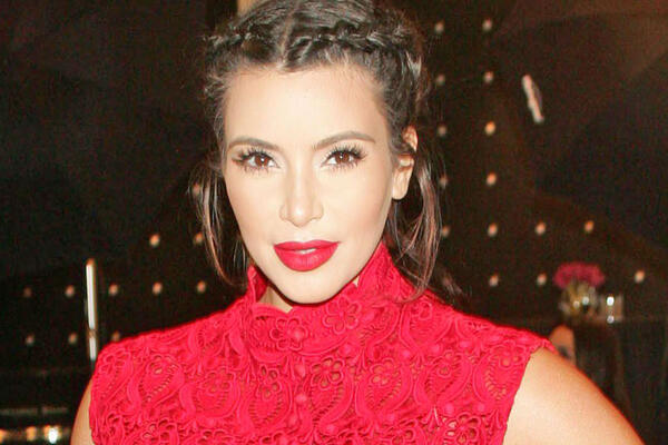 Беременная Ким Кардашьян делает инъекции ботокса?