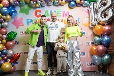 Дед Мороз и 100 гостей: Детскому радио – 18!