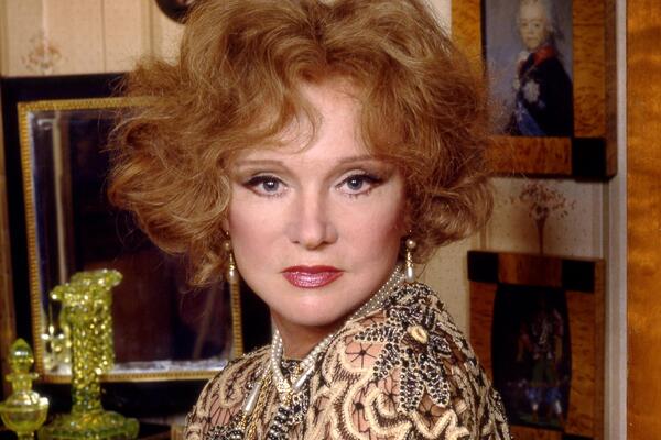 Красота по-советски: знаменитости, которые делали пластические операции