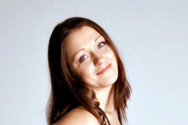 Олег Табаков преподнес Евгении Крегжде цветы