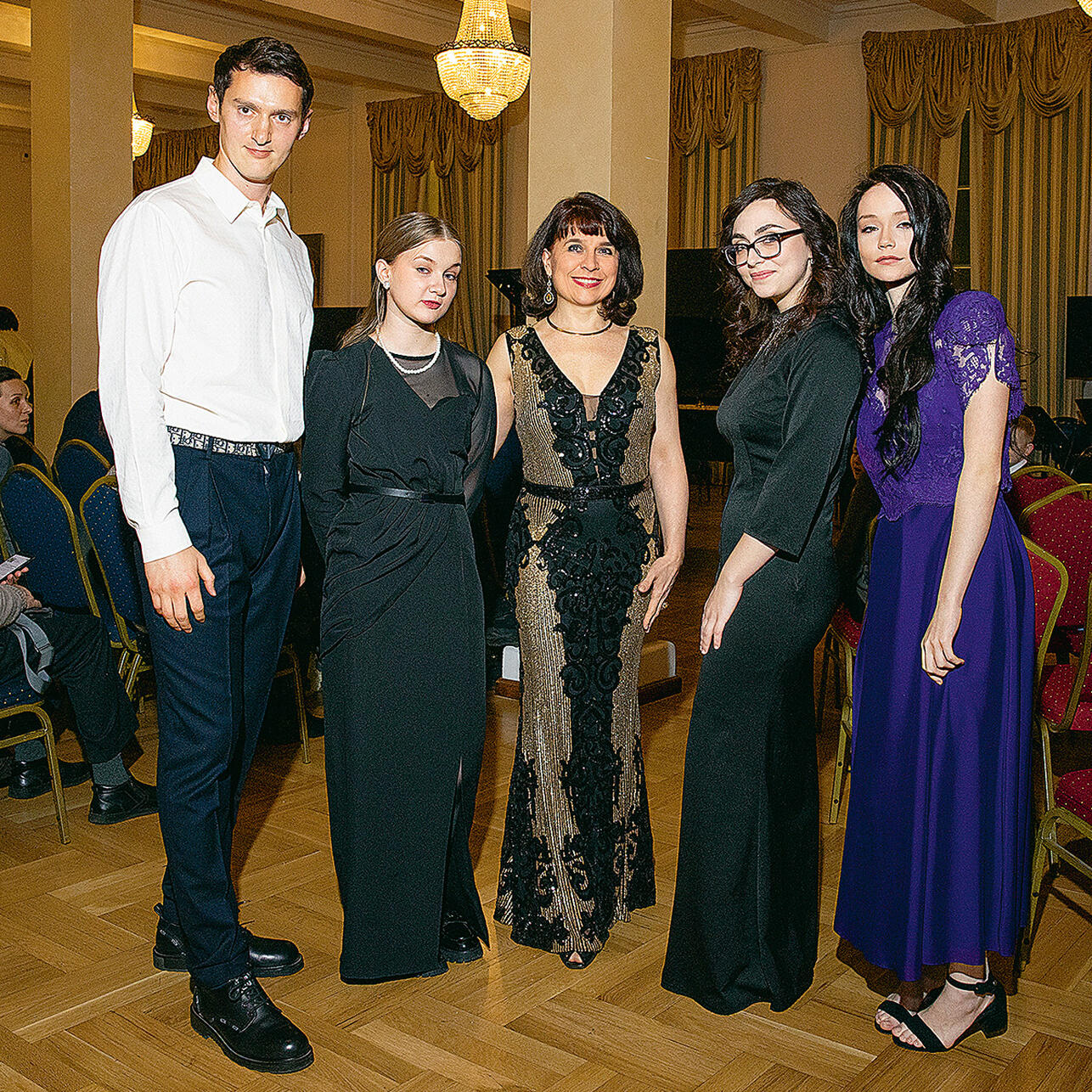 София Ручимская с учениками. Фото